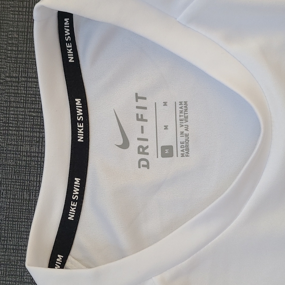 Nike Men's Essential Long Sleeve Hydro Rash Guard - Picture 3 of 5